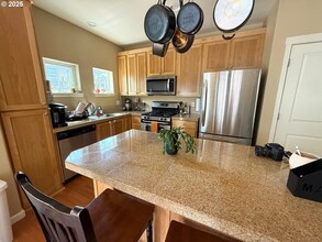 22832 SW Forest Creek Dr in Sherwood, OR - Building Photo - Building Photo
