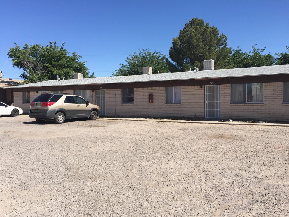 Monte Vista Complex in Las Cruces, NM - Building Photo