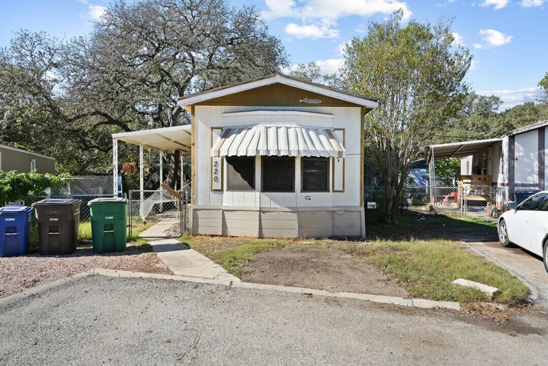 16240 San Pedro Ave in San Antonio, TX - Building Photo