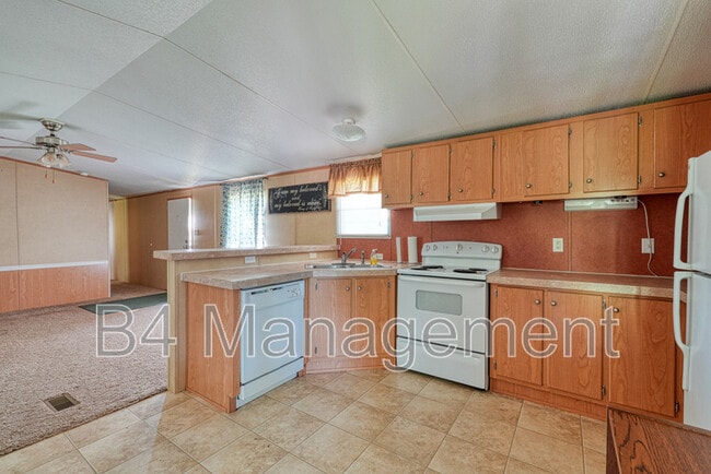 242 State Rd S-44-68 in Buffalo, SC - Building Photo - Building Photo