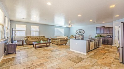 125 S Manzanita Dr in El Paso, TX - Building Photo - Building Photo