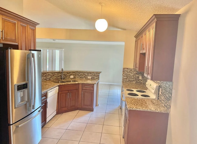 2648-2612 12th Square SW in Vero Beach, FL - Building Photo - Building Photo