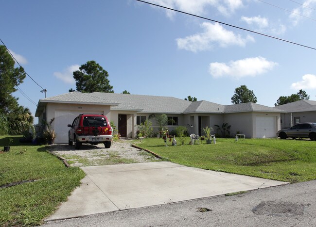 2804 Hawalaska St in Lehigh Acres, FL - Building Photo - Building Photo