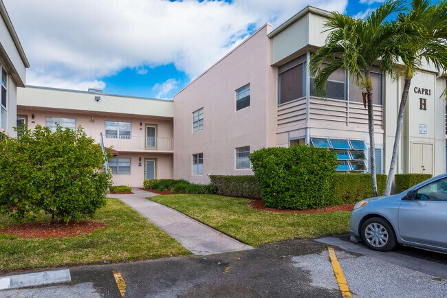 369 Capri H in Delray Beach, FL - Building Photo - Building Photo
