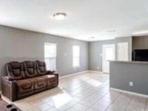 12515 Switchgrass in San Antonio, TX - Building Photo - Building Photo