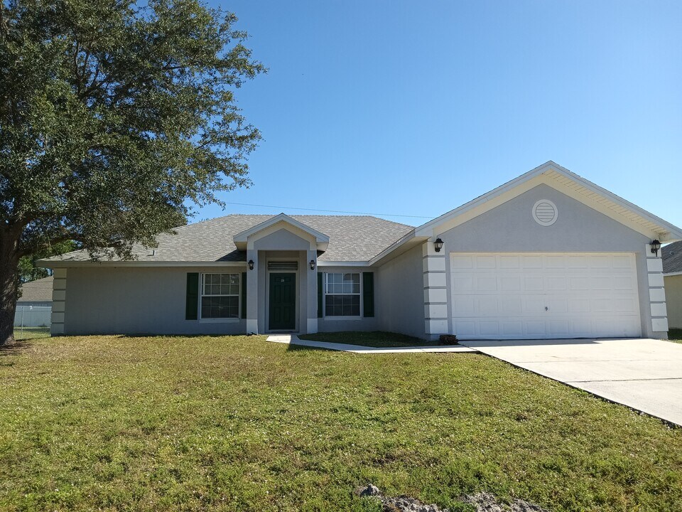 963 Husted Ave SE in Palm Bay, FL - Building Photo