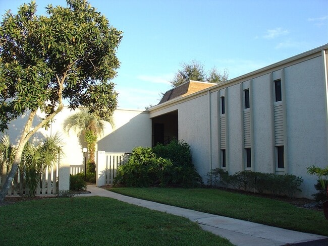 property at 3284 S Semoran Blvd