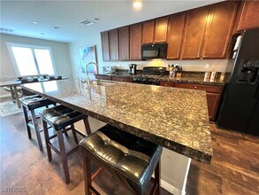 1308 Jewelstone Cir in Henderson, NV - Building Photo - Building Photo