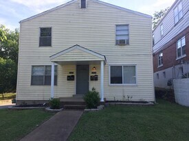 7110 Drury Ln, Unit 1st Fl in Maplewood, MO - Building Photo