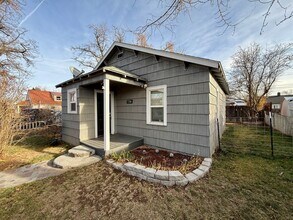 136 SW 3rd St in Redmond, OR - Building Photo - Building Photo