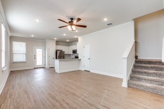 2403 Lynwood Bnd in San Antonio, TX - Building Photo - Building Photo