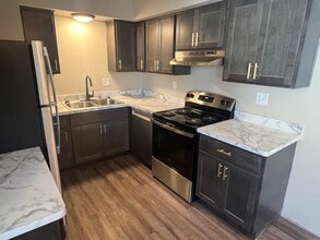 121 W 2nd St in Oconomowoc, WI - Building Photo - Building Photo