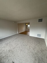 35 Broadway Gardens in Nitro, WV - Foto de edificio - Building Photo