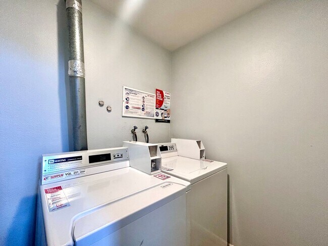 3924 Kenowa Ave in Grandville, MI - Foto de edificio - Building Photo