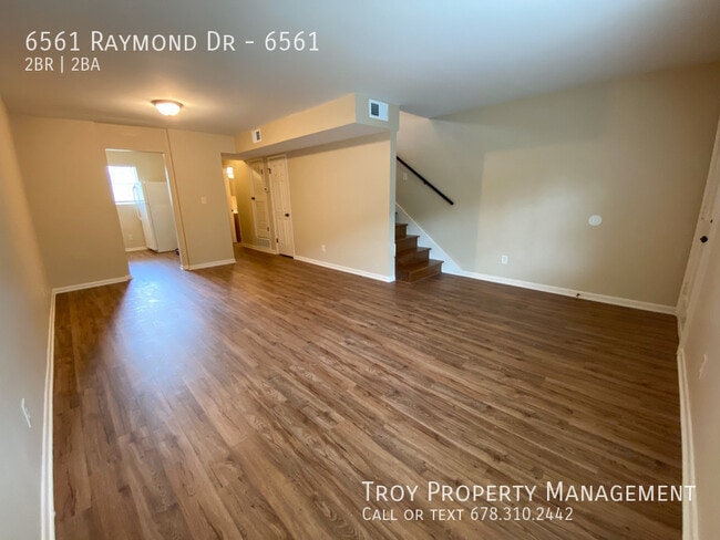 6561 Raymond Dr in Union City, GA - Building Photo - Building Photo