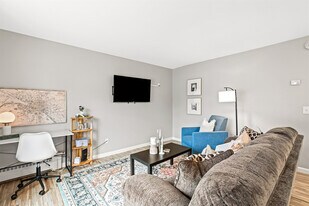 51 Hollywood Ct in Mount Clemens, MI - Building Photo