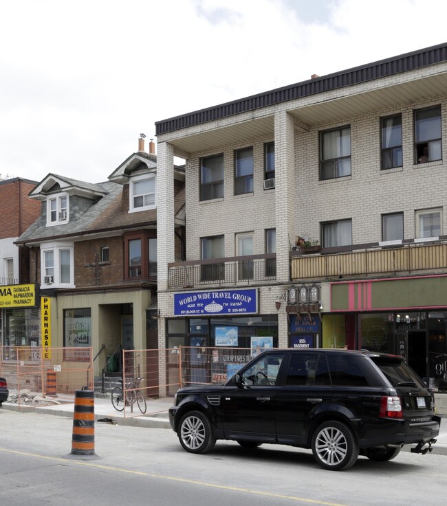 851-857 Bloor Street in Toronto, ON - Building Photo - Building Photo