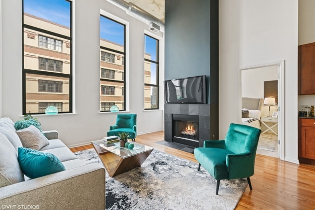 758 N Larrabee St in Chicago, IL - Building Photo - Building Photo