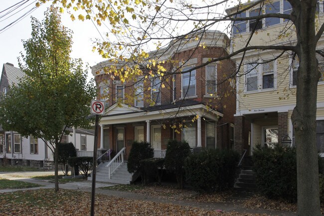 409 W Dutton St in Kalamazoo, MI - Foto de edificio - Building Photo