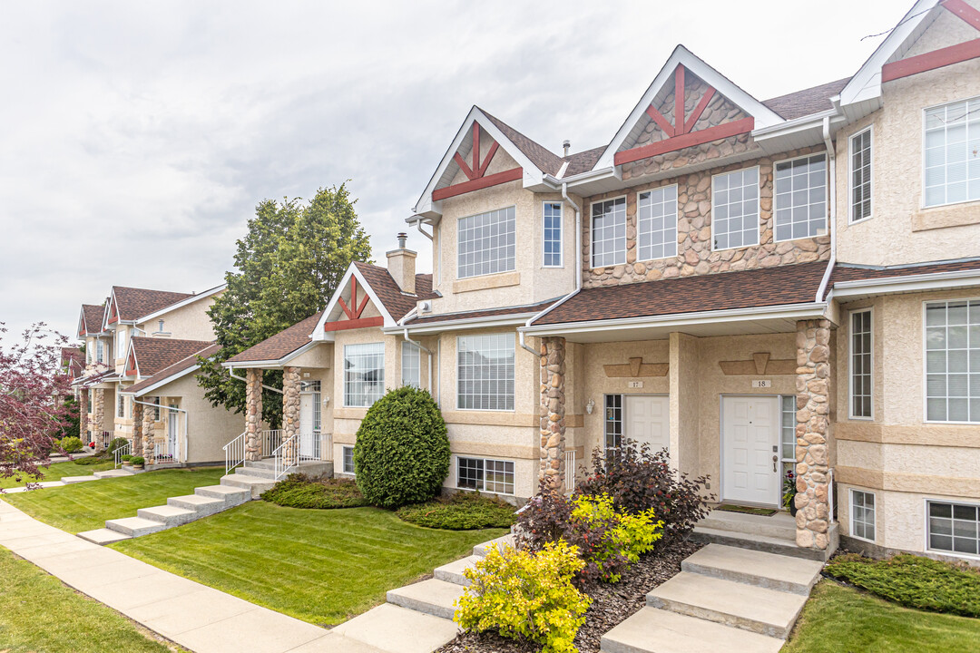 The Woods Of Whitemud Oaks in Edmonton, AB - Building Photo