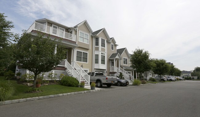 66 Park Ave in Babylon, NY - Building Photo - Building Photo