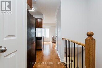 5 Frances Loring Ln in Toronto, ON - Building Photo - Building Photo