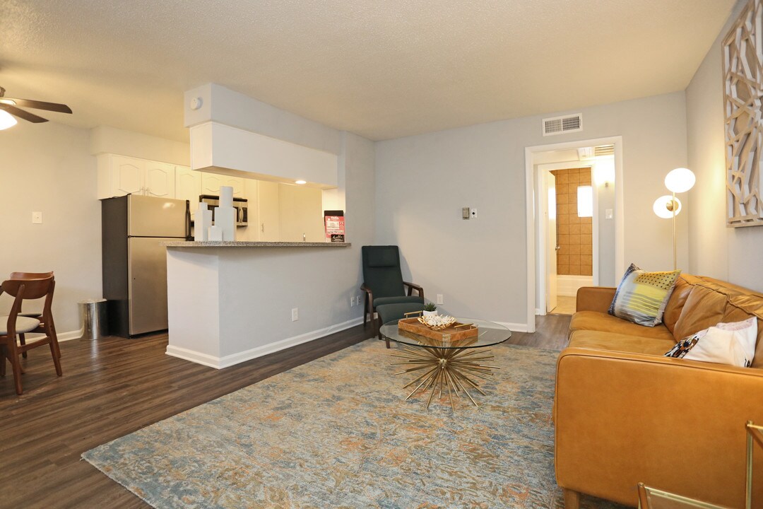 Tesoro Bonita in Dallas, TX - Building Photo