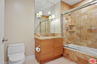 10776 Wilshire Blvd in Los Angeles, CA - Building Photo - Building Photo