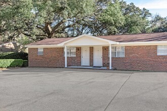 Bennett Apartments in Pensacola, FL - Foto de edificio - Building Photo