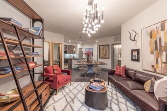 LTD West Commerce in Dallas, TX - Foto de edificio - Interior Photo
