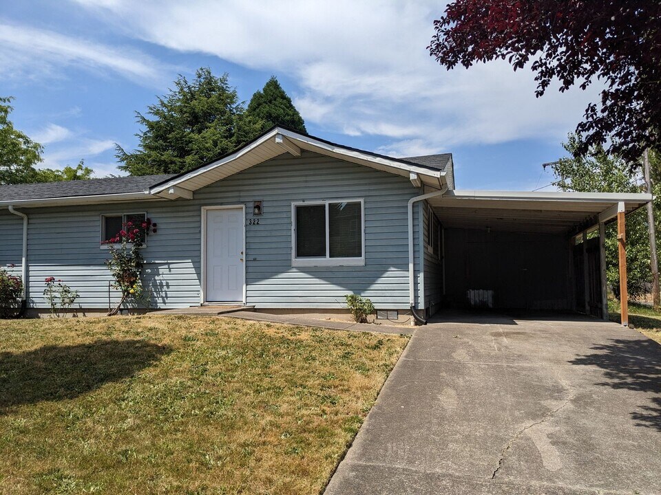 322-324 Williams St in Independence, OR - Building Photo