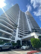 3530 Mystic Pointe Dr in Aventura, FL - Building Photo - Building Photo