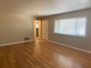 139 W Lassen Ave-Unit -1 in Chico, CA - Foto de edificio - Building Photo