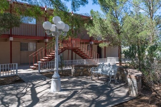Carousel Plaza Apartments in El Paso, TX - Foto de edificio - Interior Photo