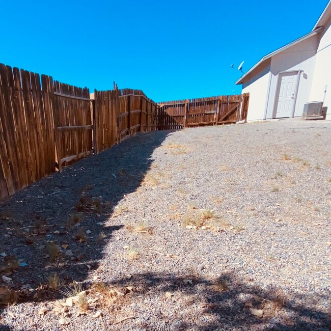 1214 Elliot Cir in Fernley, NV - Building Photo - Building Photo