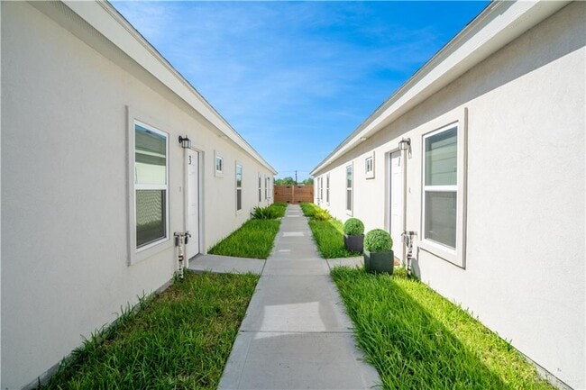 26 N 40th St in McAllen, TX - Building Photo - Building Photo