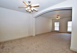 1009 S Gate Cir in Carl Junction, MO - Building Photo - Building Photo