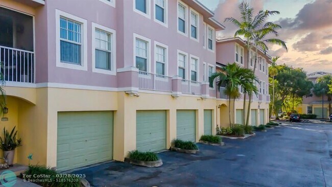 6486 W Sample Rd in Coral Springs, FL - Foto de edificio - Building Photo