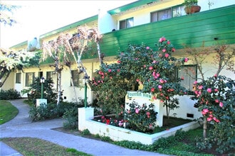Fountain View Apartments in Los Angeles, CA - Foto de edificio - Building Photo