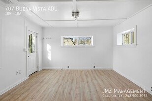 707 Buena Vista Ave in Lake Orion, MI - Building Photo