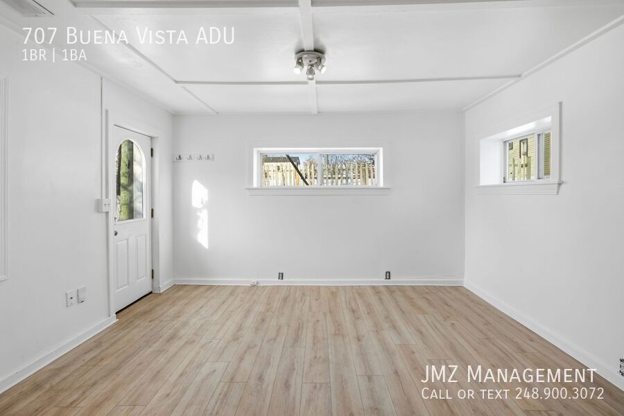 707 Buena Vista Ave in Lake Orion, MI - Building Photo