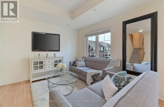 2420 Baronwood Dr in Oakville, ON - Building Photo - Building Photo