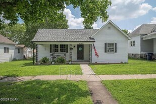 415 N Pennsylvania St in Webb City, MO - Building Photo