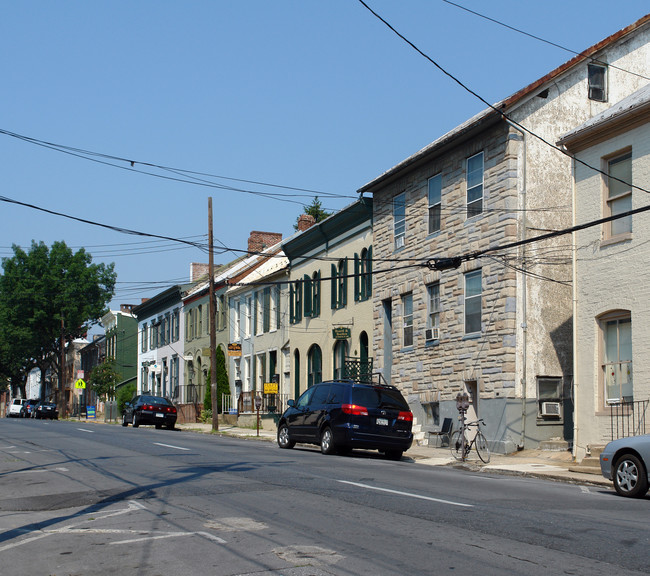 225 W Patrick St in Frederick, MD - Foto de edificio - Building Photo