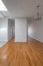 163 Christopher Columbus Dr in Jersey City, NJ - Foto de edificio - Building Photo