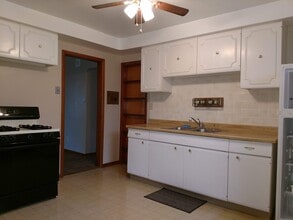 6125 Ridge Rd. in Parma, OH - Foto de edificio - Building Photo