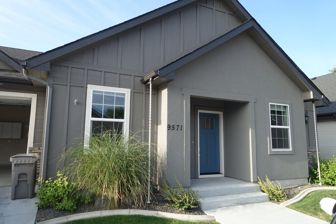 9571 W Arnold St in Boise, ID - Building Photo