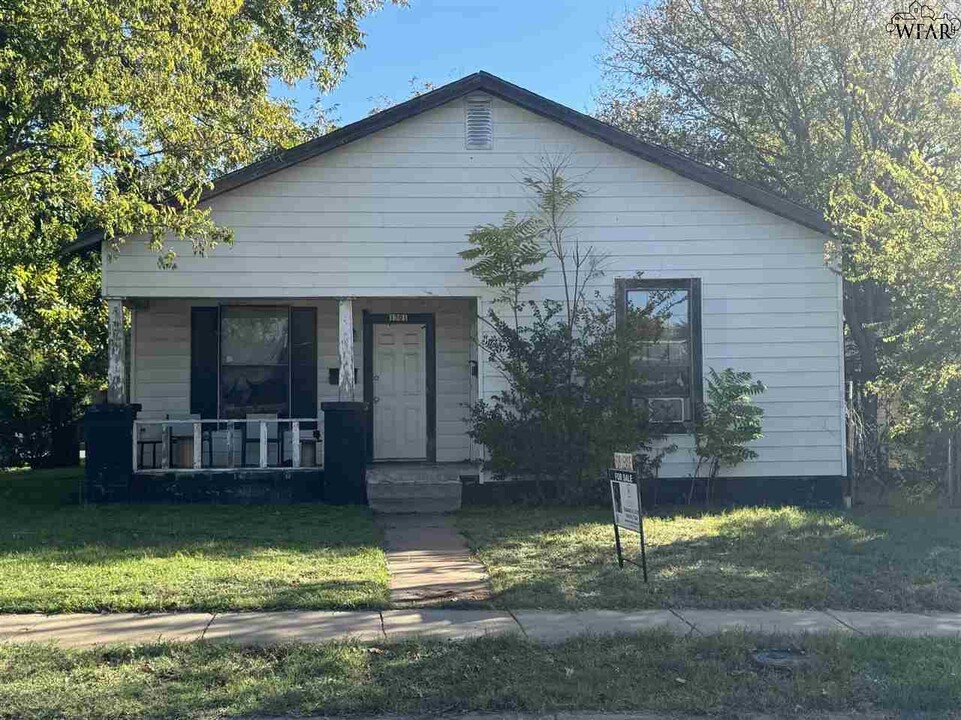 1301 Britain St in Wichita Falls, TX - Building Photo