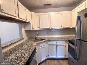 4810B Aberdeen Dr in Mount Laurel, NJ - Building Photo - Building Photo