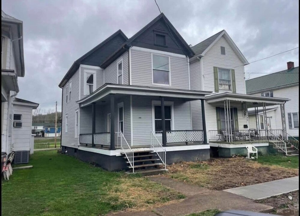 740 2nd St in New Martinsville, WV - Building Photo